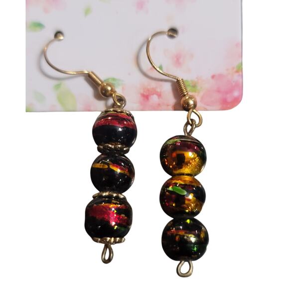 Beautiful beaded dangle earrings - Picture 3 of 3